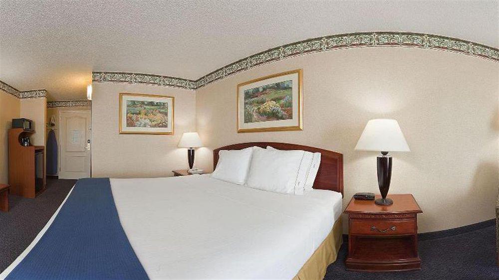 Express & By Ihg